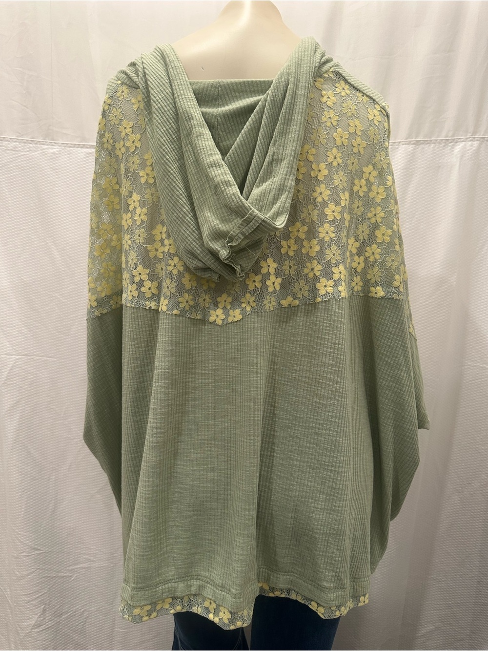 POL Oversized Peace Sign Patch Hooded Top in Sage/Yellow - Picture 6 of 8